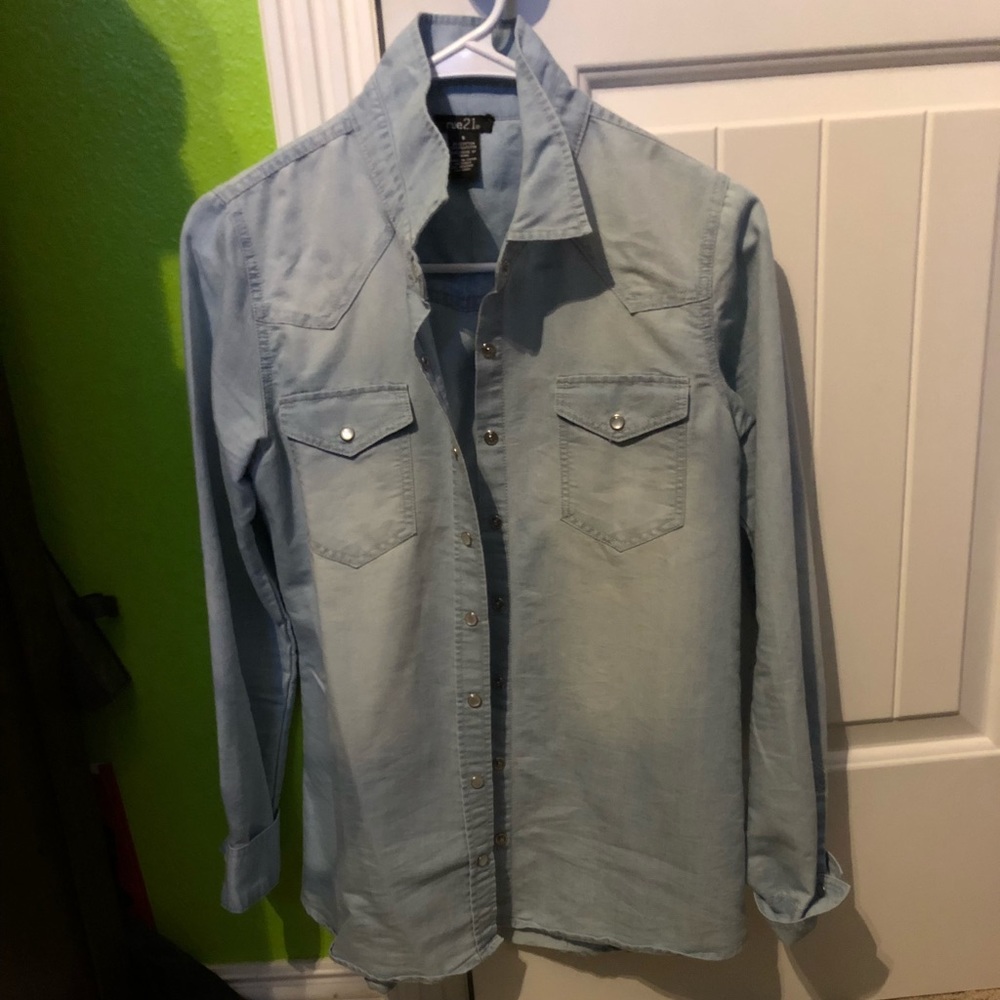 Women’s Light Wash Denim Shirt